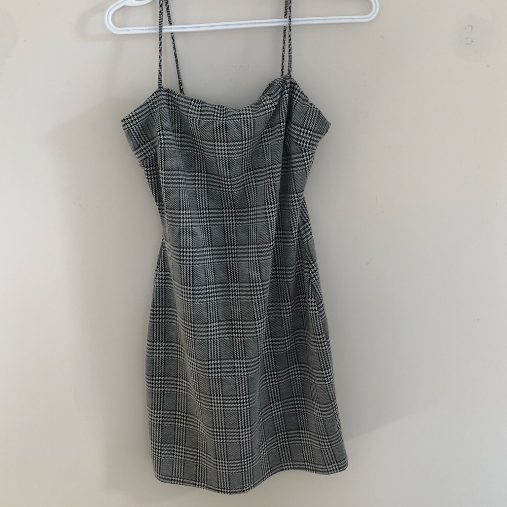 PLAID DRESS (SIZE M)